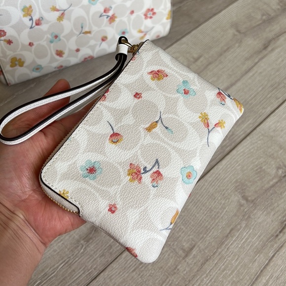 Coach Rowan Satchel & Wristlet - Picture 5 of 9